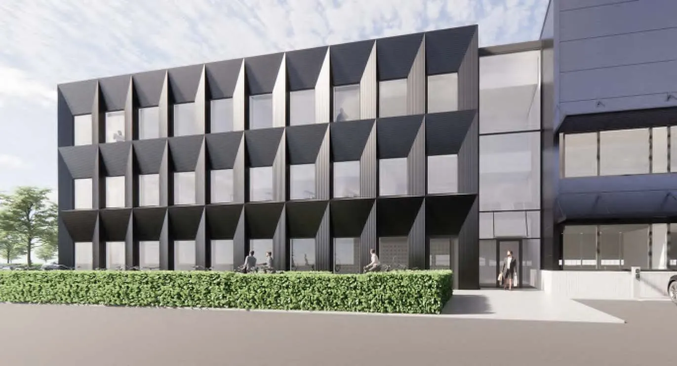 Arkitektbild av kontorsfasaden med häck och cyklister framför. Bild 15 av 20